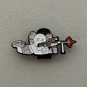 Kaws AK47 Gun Enamel Hat Clip Bag Glitter New Hype Hats